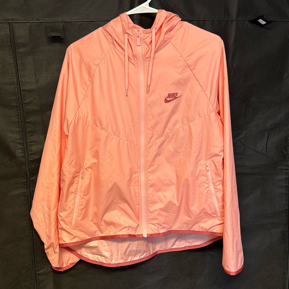 Women’s pink Nike windbreaker